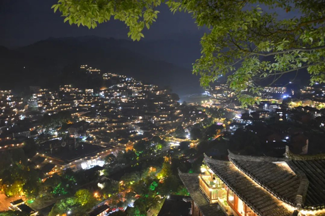 Chào mừng kỷ niệm 100 năm thành lập Đảng Cộng Sản Trung Quốc, xiangyi centrifuge tour du lịch 5 ngày Quý Châu đầy màu sắc