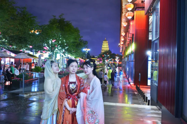 Nhân viên xiangyi tập trung tại thủ đô Tây An Cổ Đại để trải nghiệm cuộc hành trình lịch sử và văn hóa ngàn năm.