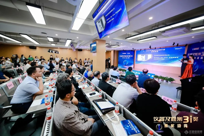 Xiangyi Máy ly tâm đã giành được những người sử dụng công nghiệp dụng cụ khoa học hàng năm tập trung vào 10 dụng cụ hàng đầu trong ba năm liên tiếp